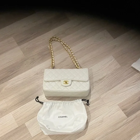 Chanel Ivory Quilted Shoulder Bag - Picture 1 of 9
